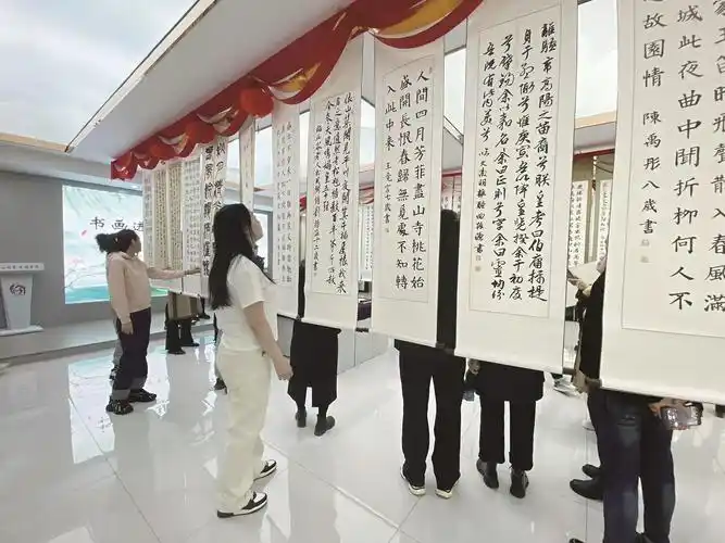 社区与互动生态